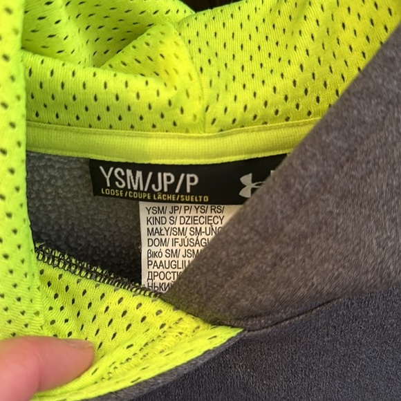 Boys Under Armour pullover hoodie - Picture 2 of 4